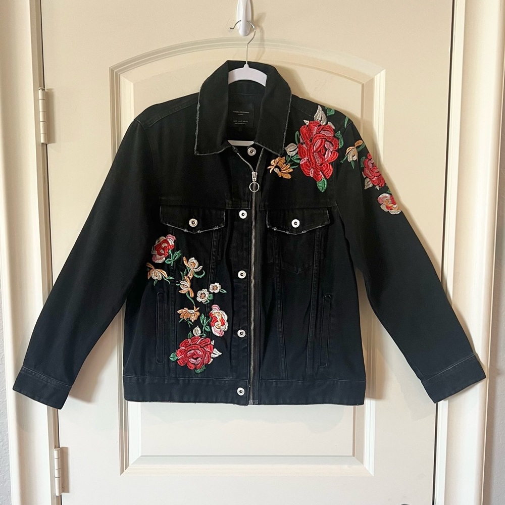 Zara floral embroidered black Trafaluc denimwear denim jacket medium